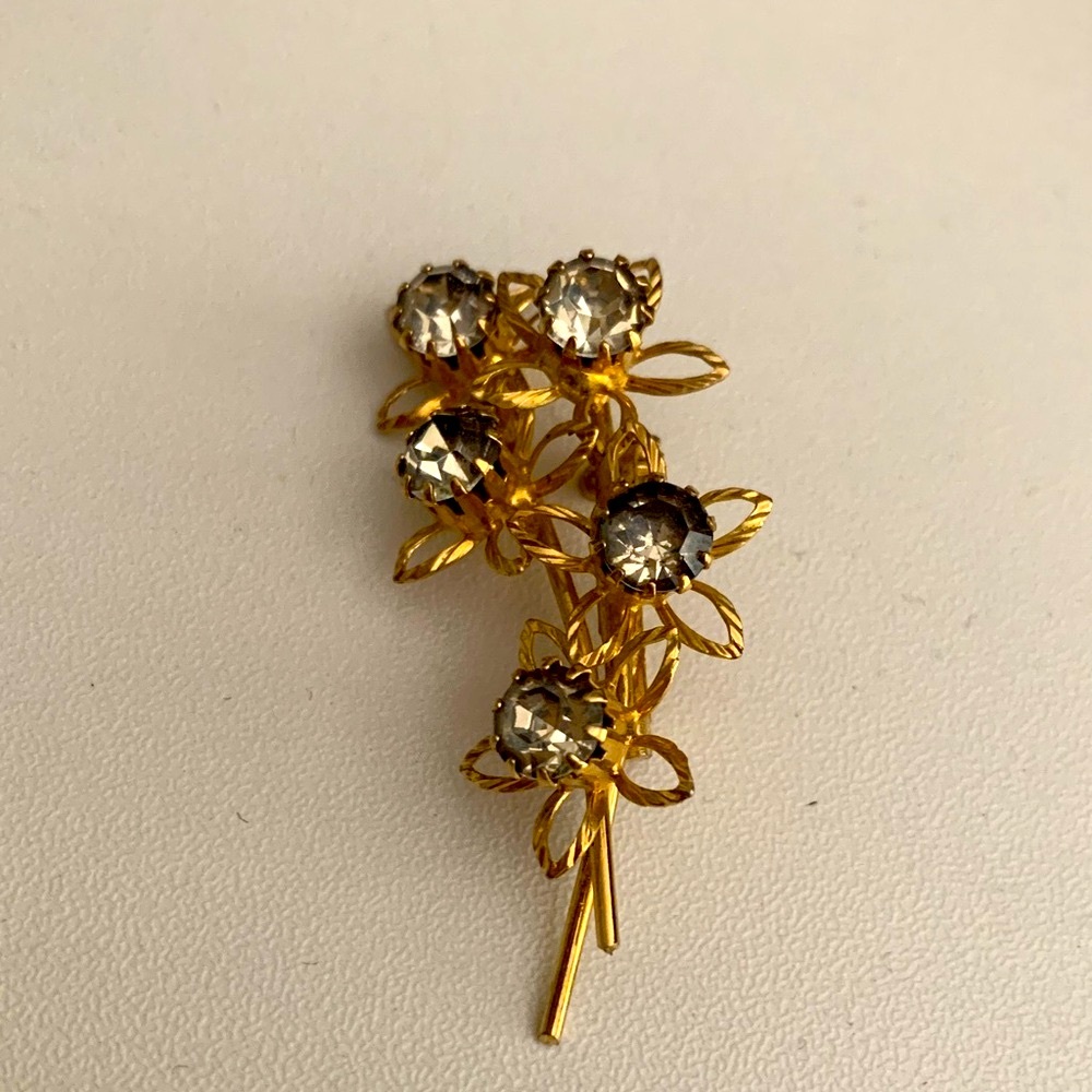 Elegant Floral Brooch